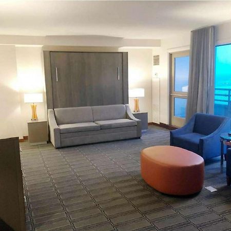 Отель Hilton Philadelphia At Penn'S Landing Экстерьер фото