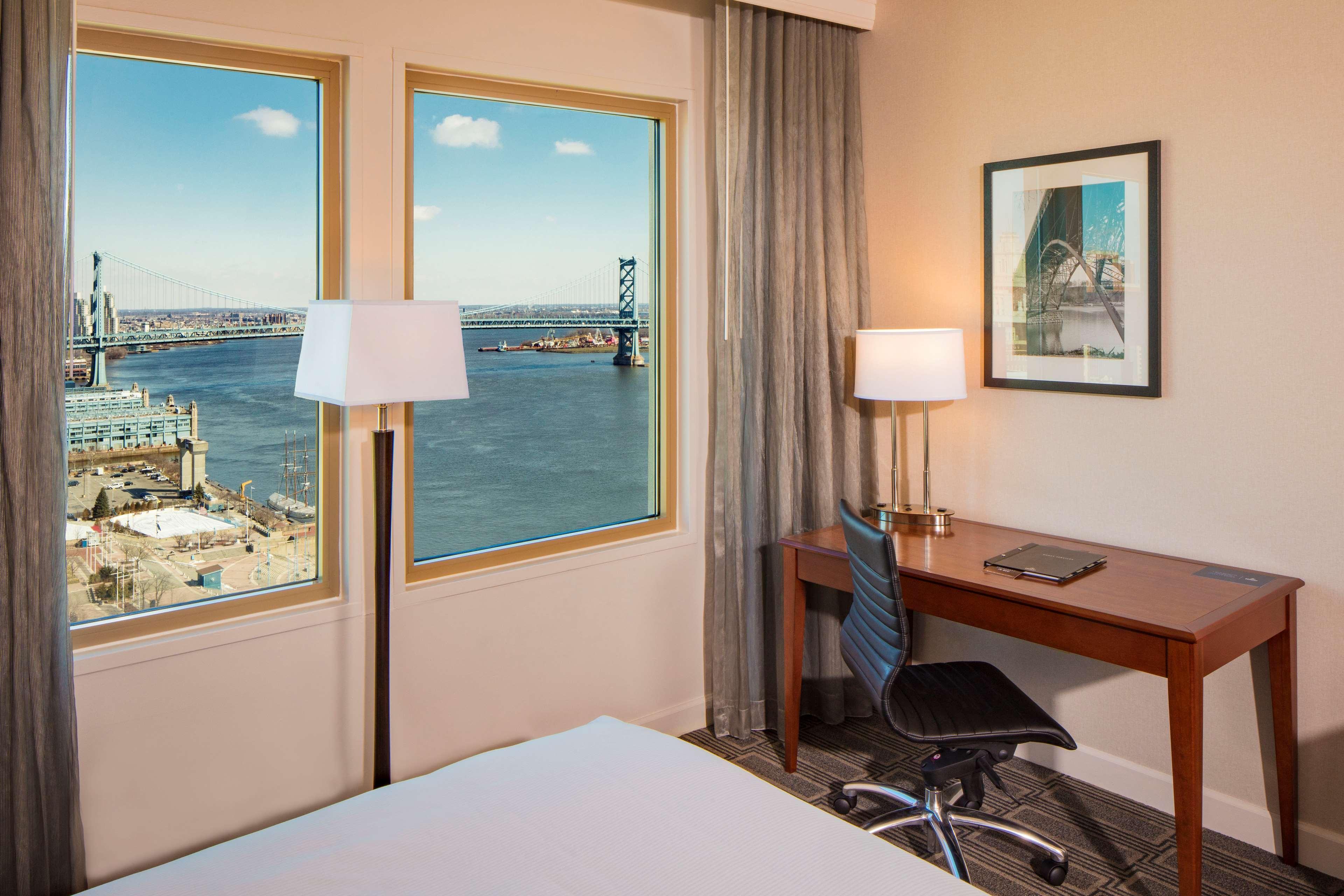 Отель Hilton Philadelphia At Penn'S Landing Номер фото