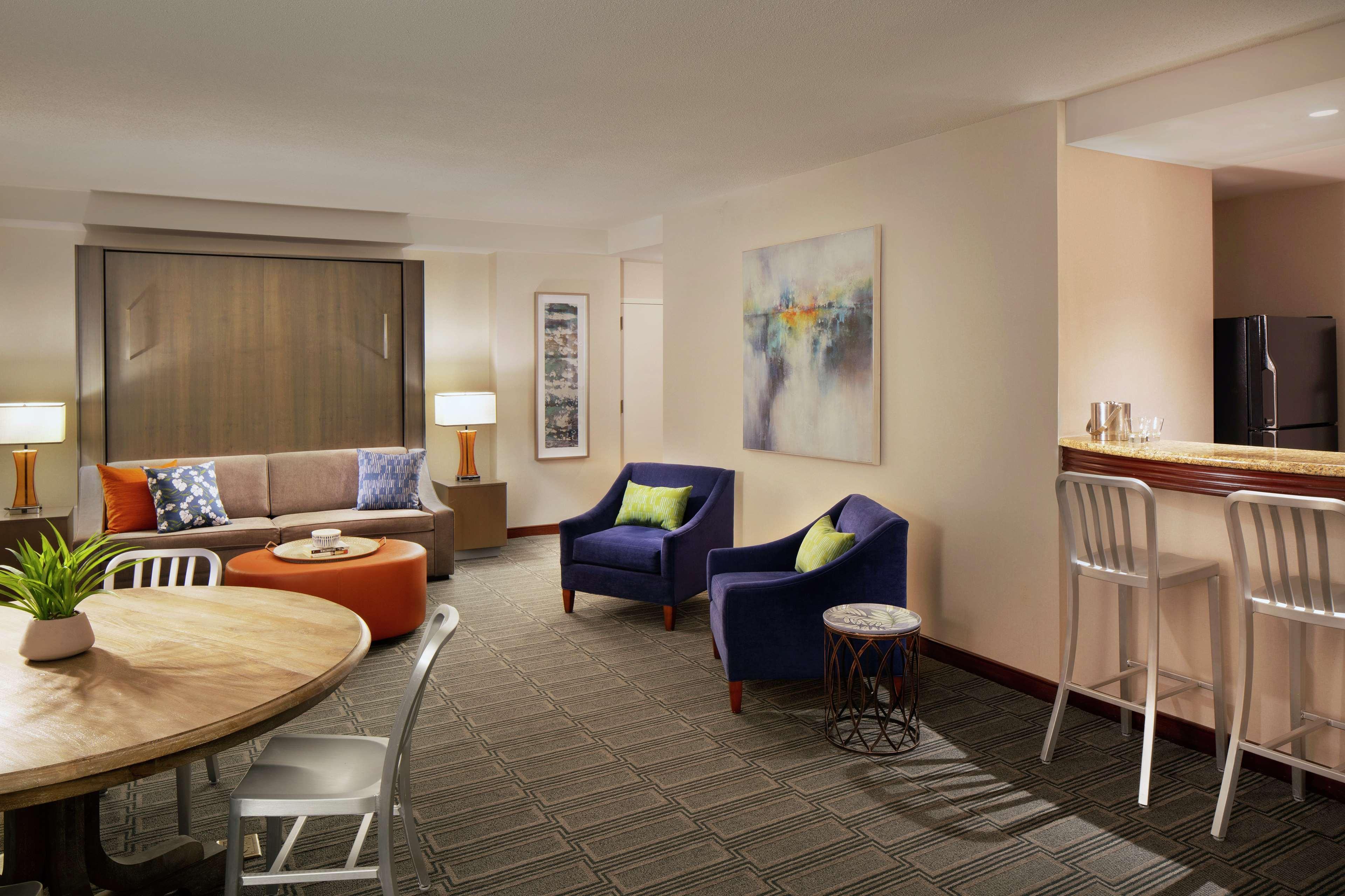 Отель Hilton Philadelphia At Penn'S Landing Экстерьер фото