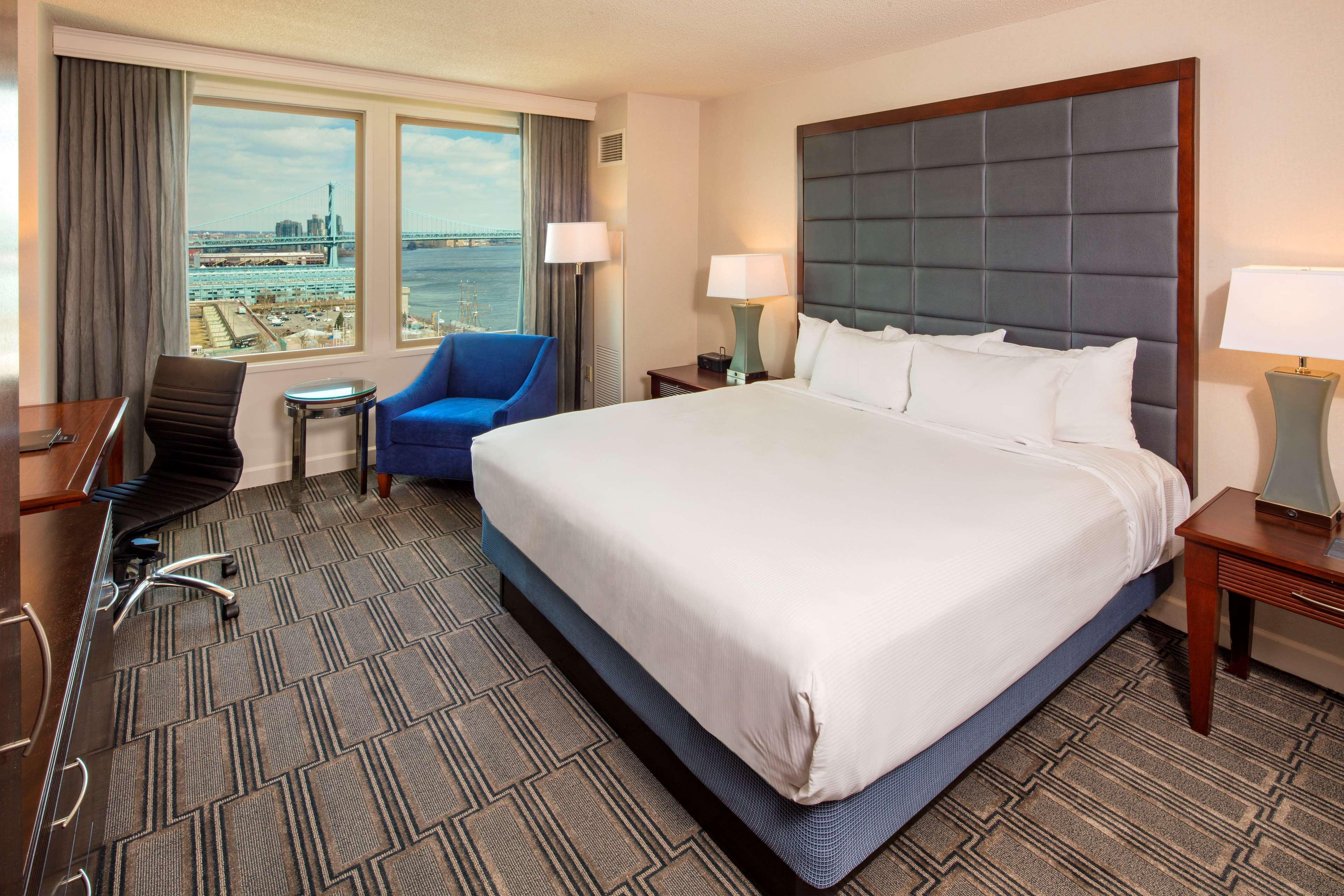 Отель Hilton Philadelphia At Penn'S Landing Экстерьер фото