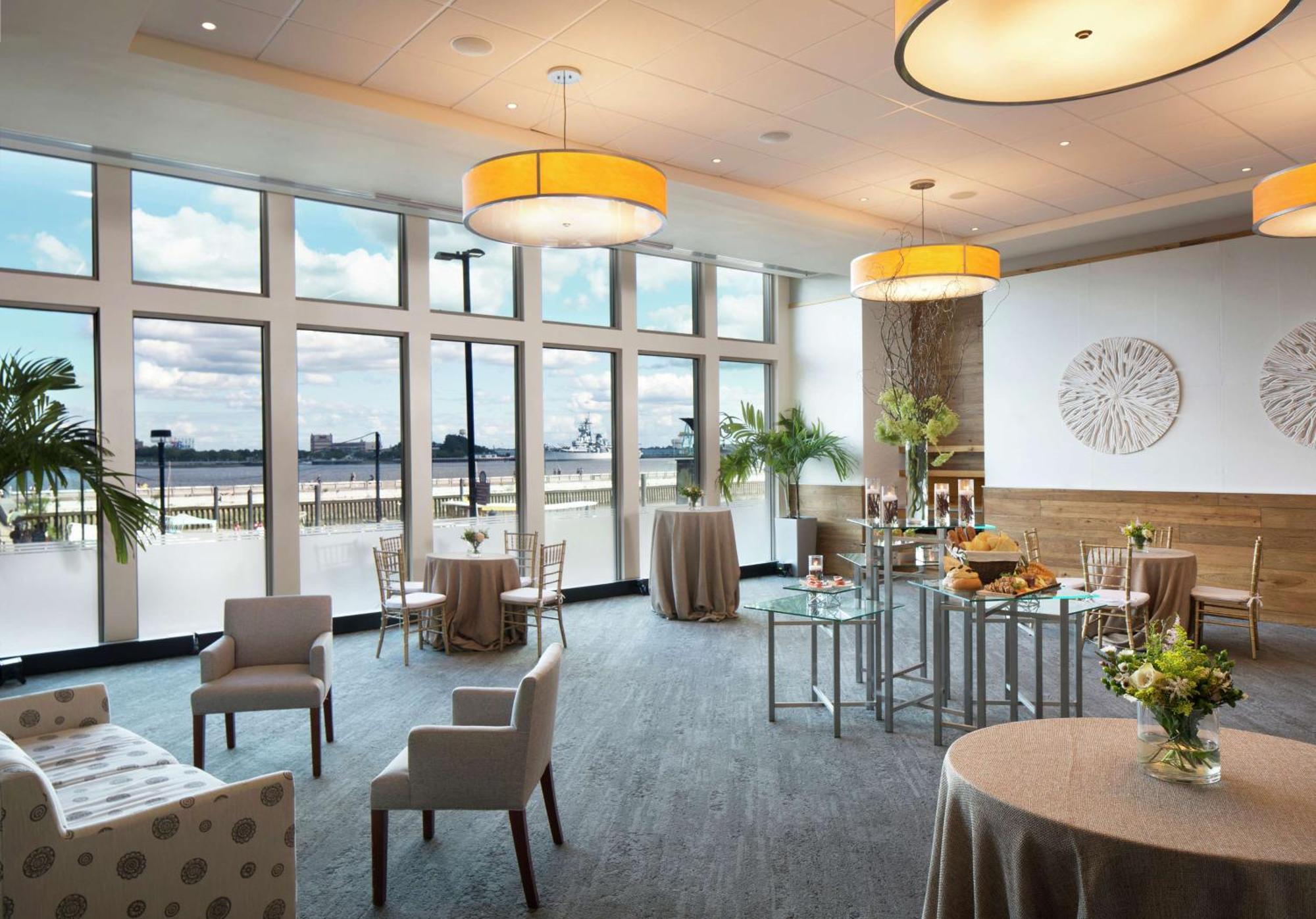 Отель Hilton Philadelphia At Penn'S Landing Экстерьер фото