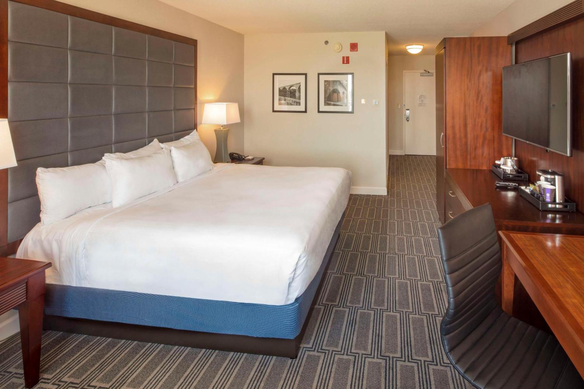 Отель Hilton Philadelphia At Penn'S Landing Экстерьер фото