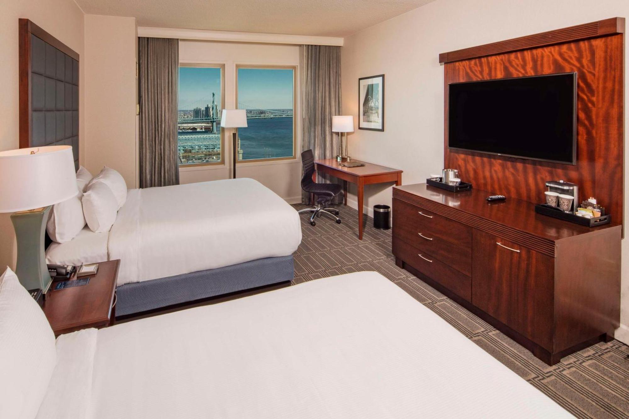 Отель Hilton Philadelphia At Penn'S Landing Экстерьер фото