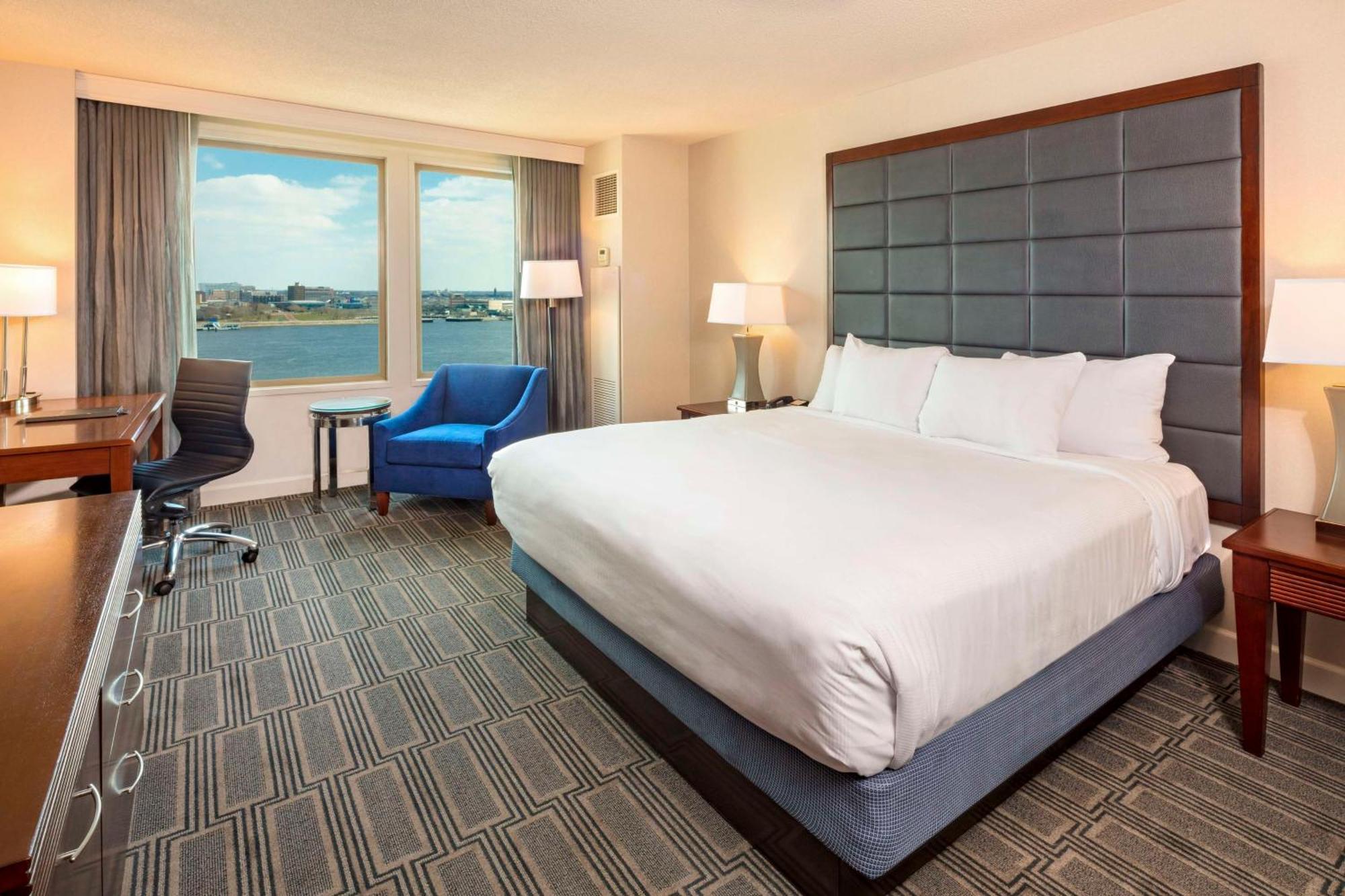 Отель Hilton Philadelphia At Penn'S Landing Экстерьер фото