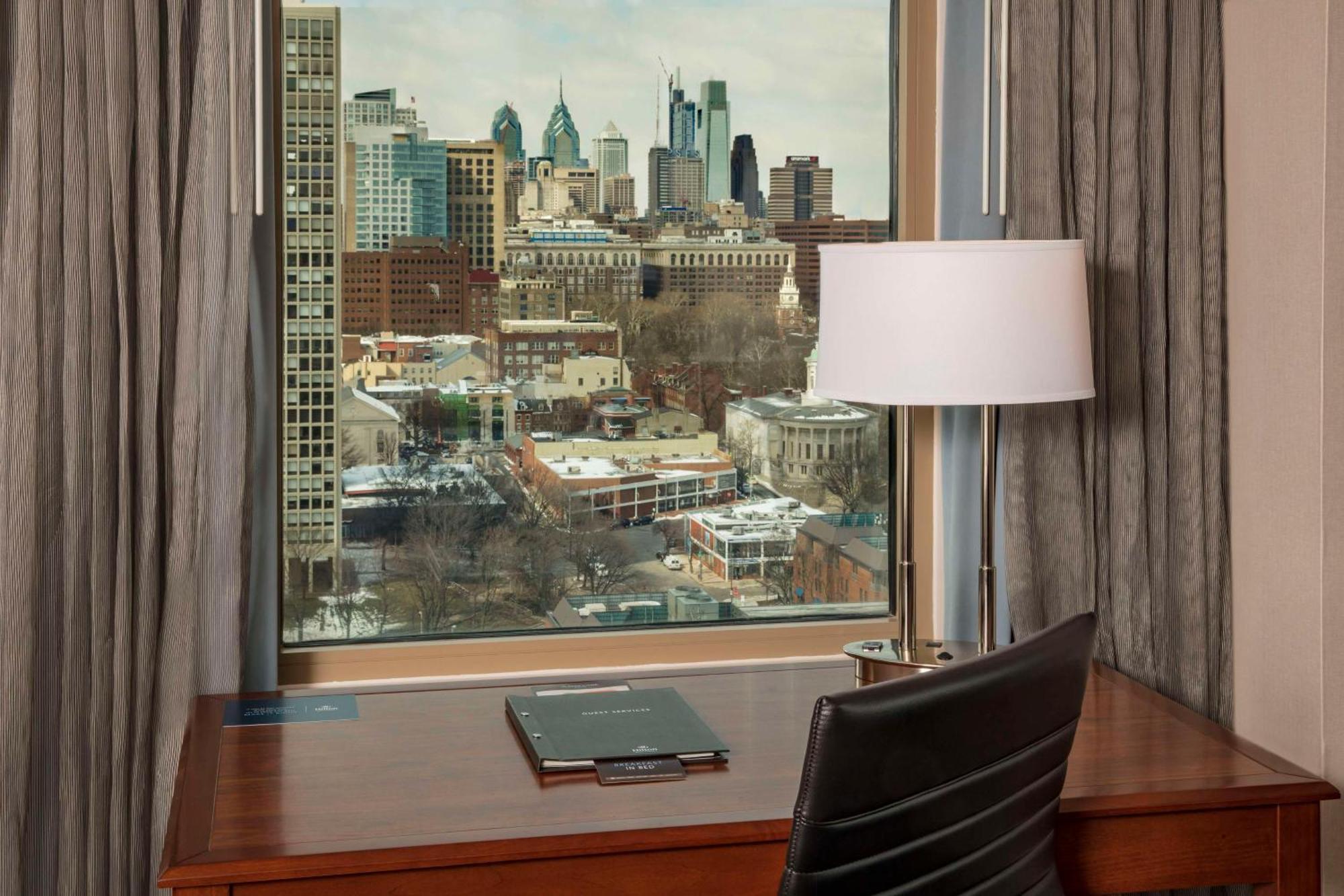Отель Hilton Philadelphia At Penn'S Landing Экстерьер фото