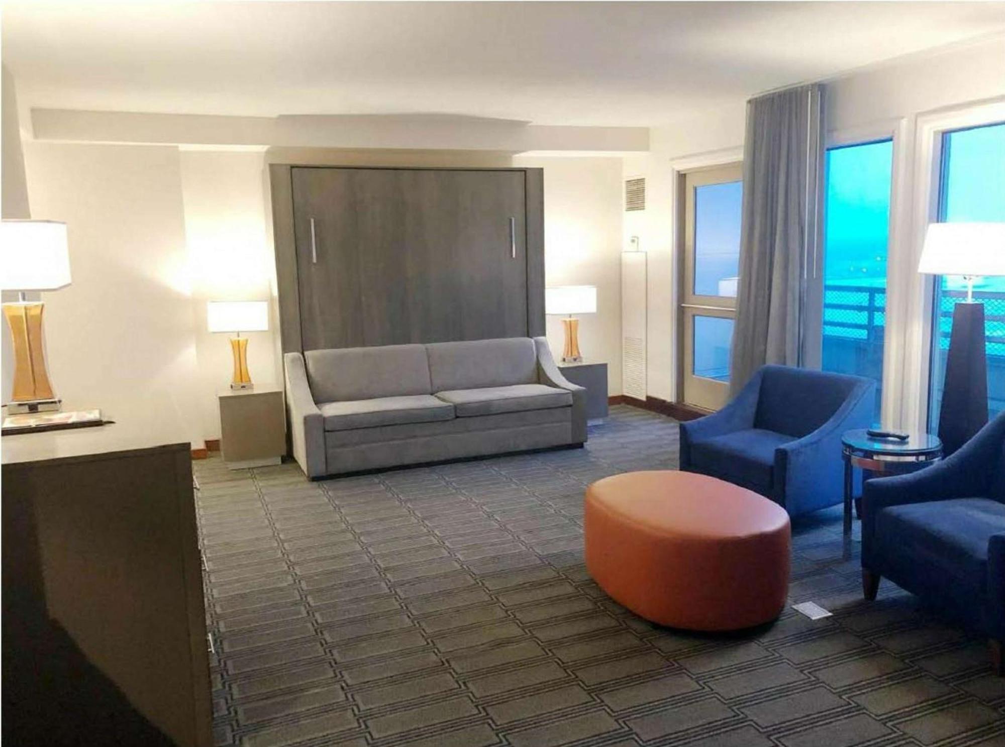 Отель Hilton Philadelphia At Penn'S Landing Экстерьер фото