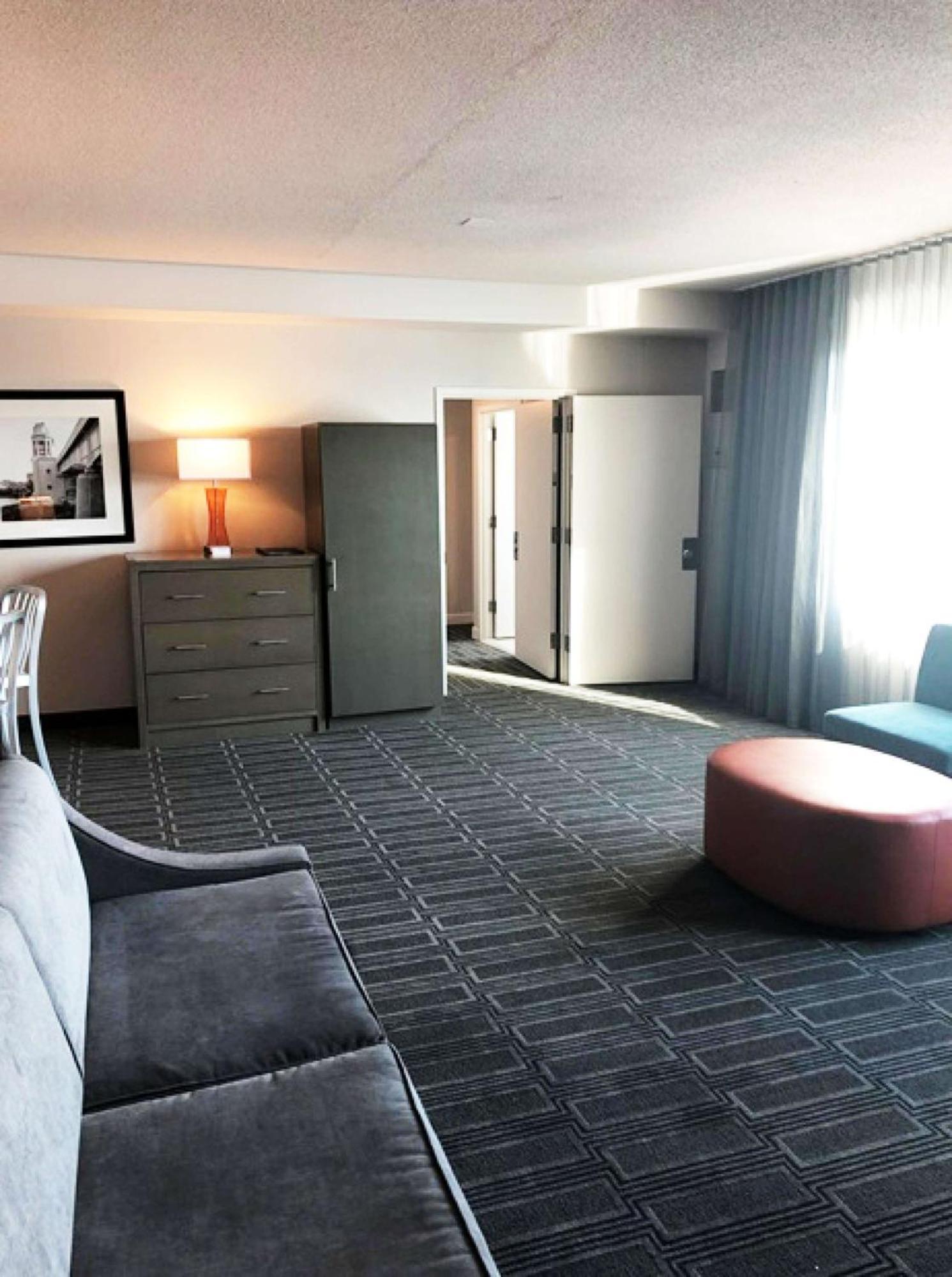 Отель Hilton Philadelphia At Penn'S Landing Экстерьер фото