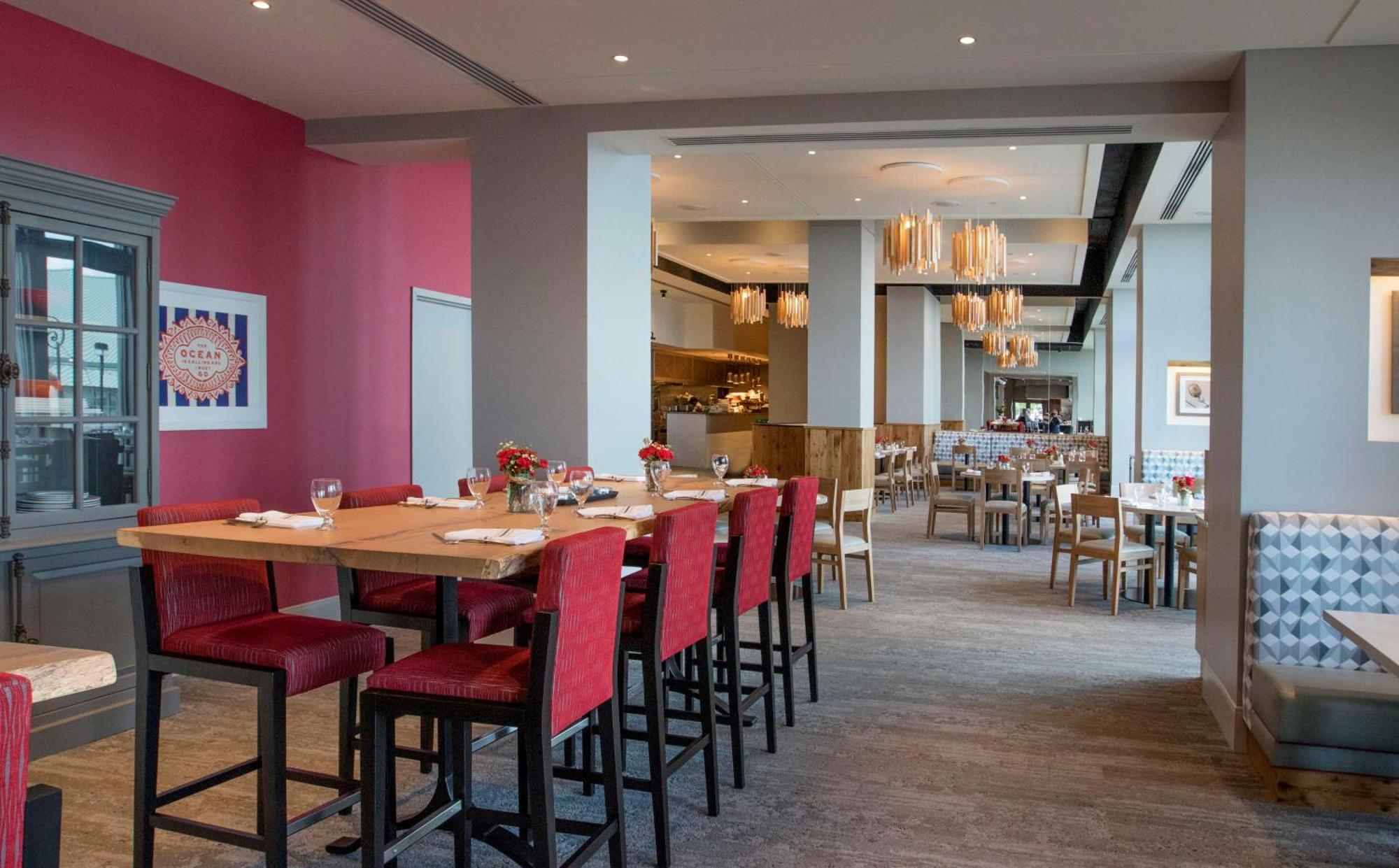 Отель Hilton Philadelphia At Penn'S Landing Экстерьер фото