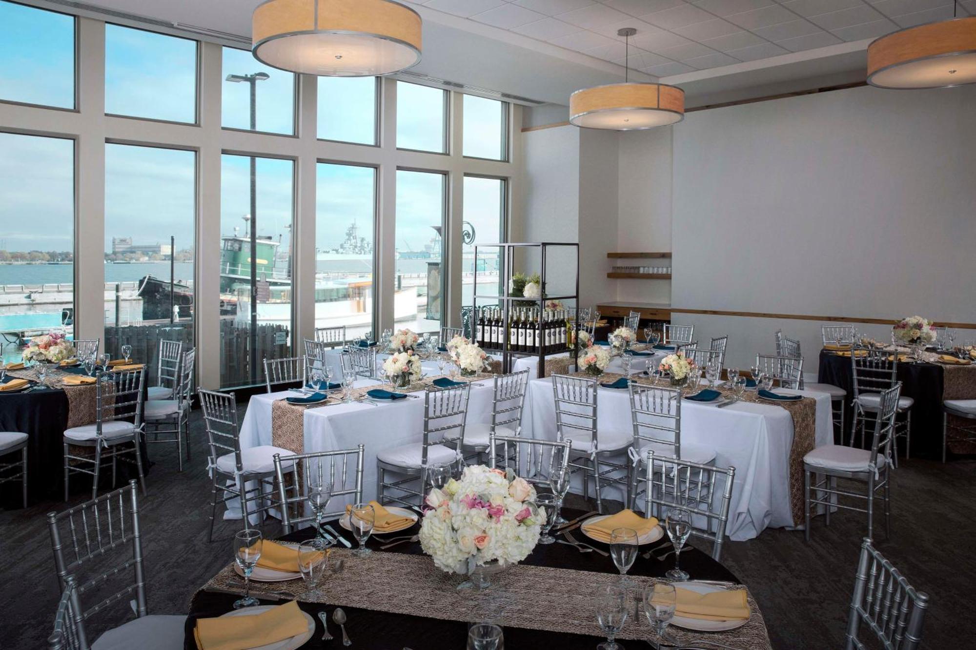 Отель Hilton Philadelphia At Penn'S Landing Экстерьер фото