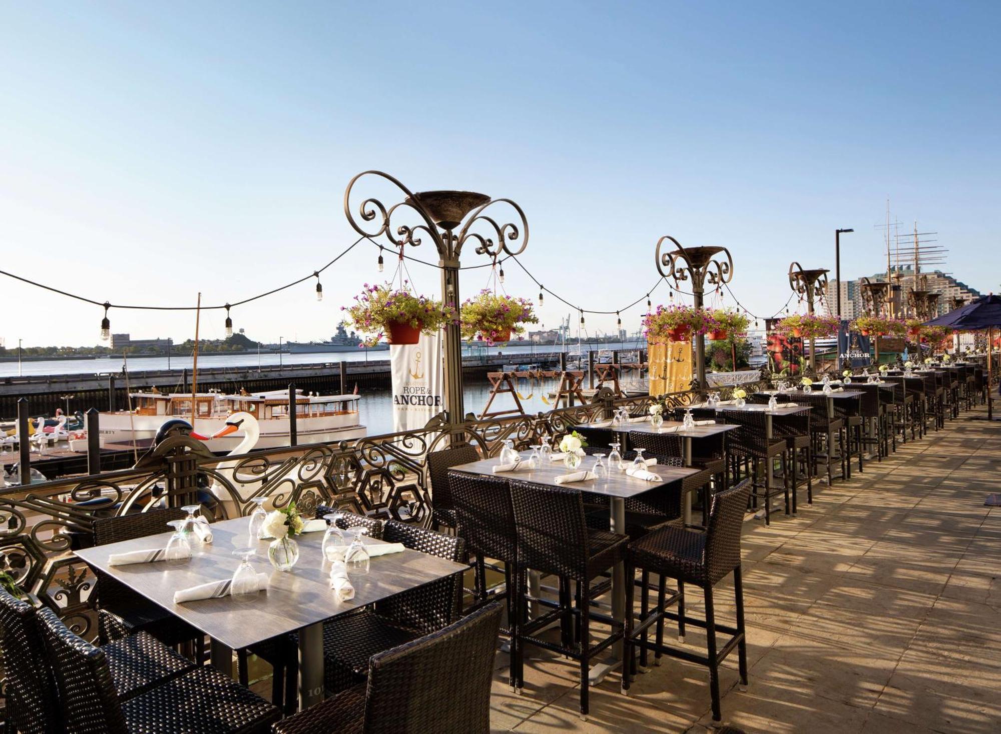 Отель Hilton Philadelphia At Penn'S Landing Экстерьер фото