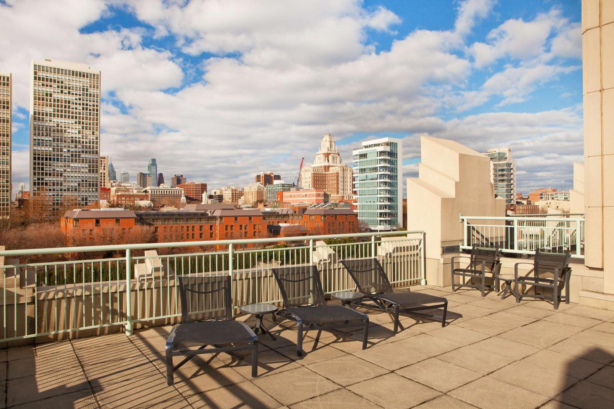 Отель Hilton Philadelphia At Penn'S Landing Экстерьер фото