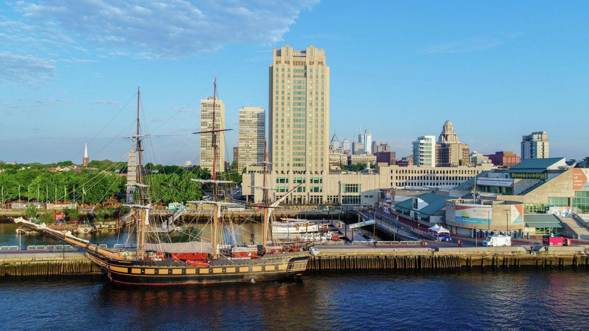 Отель Hilton Philadelphia At Penn'S Landing Экстерьер фото