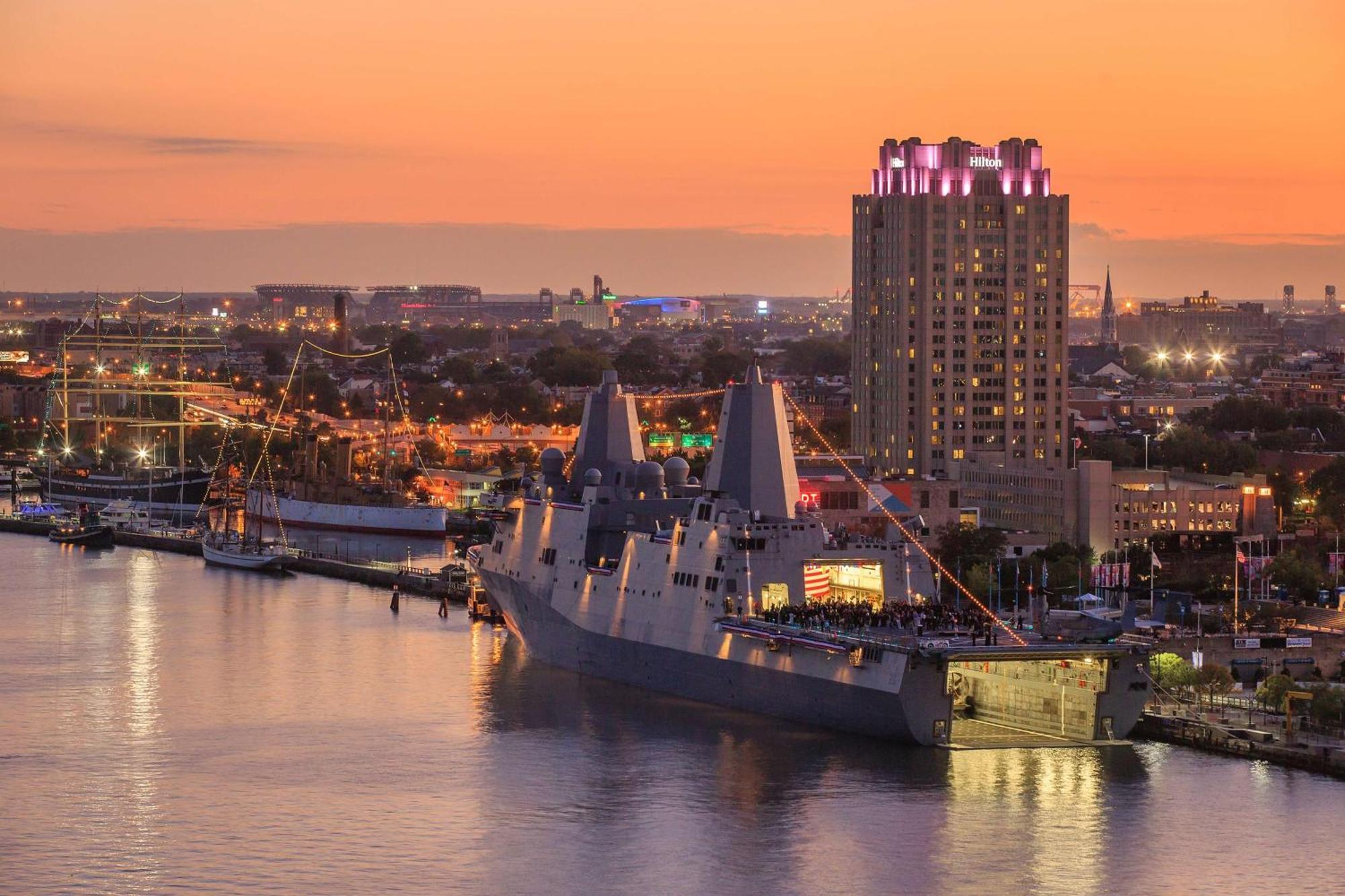 Отель Hilton Philadelphia At Penn'S Landing Экстерьер фото